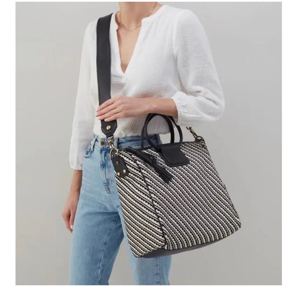 Hobo Black & White Weave Large Sheila